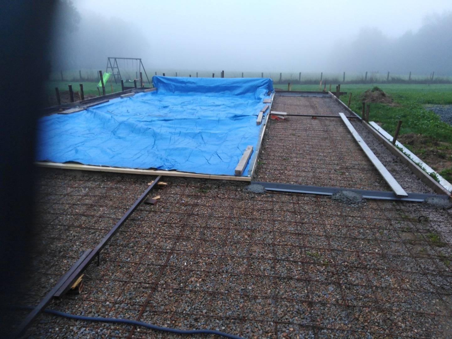 Les Petits Travaux Arédiens - Claude MARSAC Maçon à Saint Yrieix La Perche  préparation pour aménagement d'une plage autour d'une piscine La MEYZE Haute Vienne  