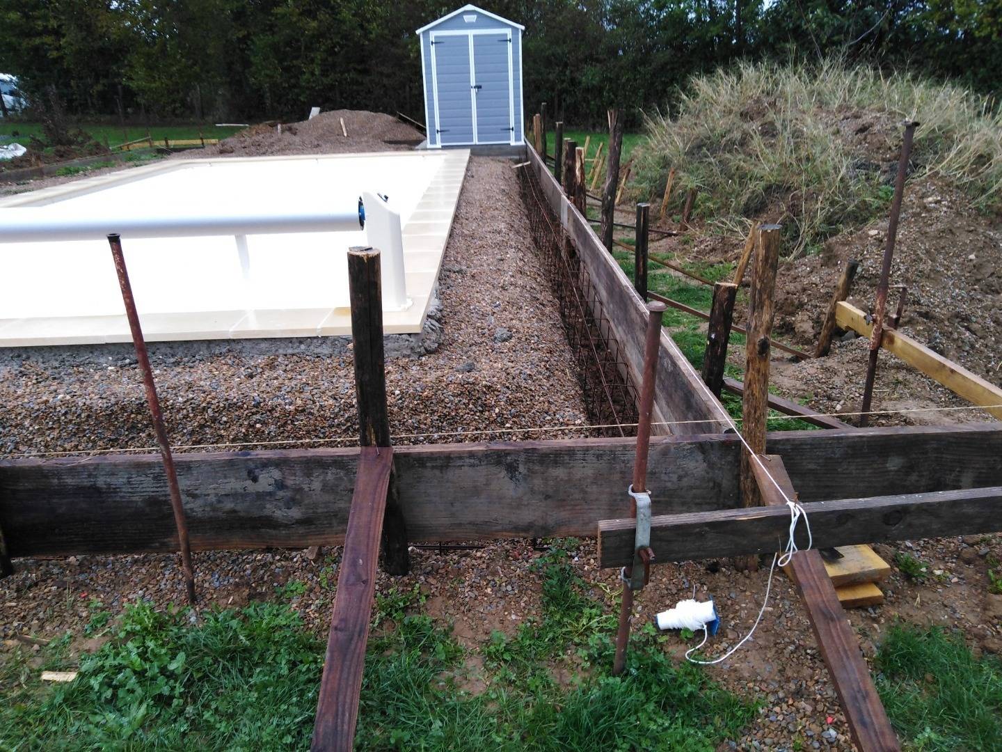 Les Petits Travaux Arédiens - Claude MARSAC Maçon à Saint Yrieix La Perche  préparation pour aménagement d'une plage autour d'une piscine La MEYZE Haute Vienne  